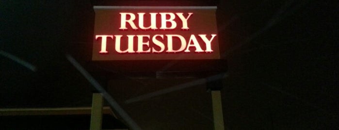 Ruby Tuesday is one of Posti che sono piaciuti a katy.