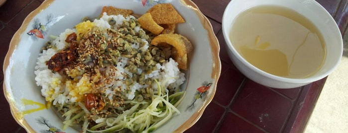 Cơm hến is one of Favorite Food.