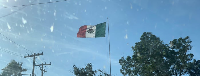 USA/MEX Border Crossing, Los Algodones, Baja California is one of Locais curtidos por Double J.