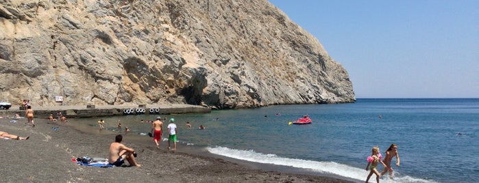 Чёрный пляж Периссы is one of 5 days Santorini experience.