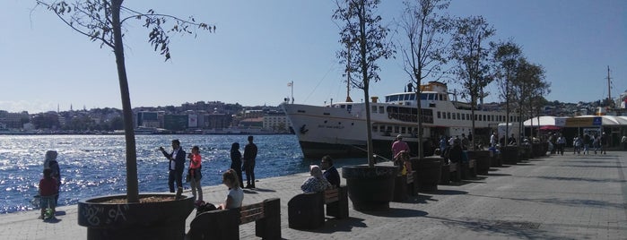 Karaköy Meydanı is one of Tempat yang Disukai 🇹🇷 Tanya.