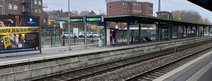 Bahnhof Buxtehude is one of S3.