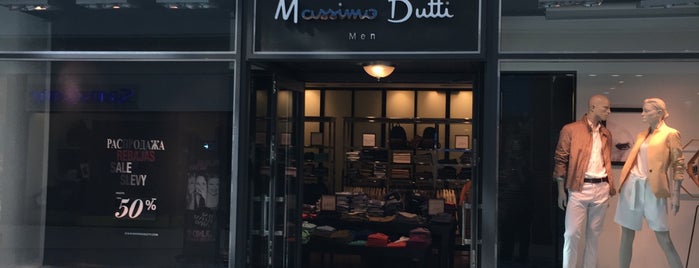 Massimo Dutti is one of Monterrey's.