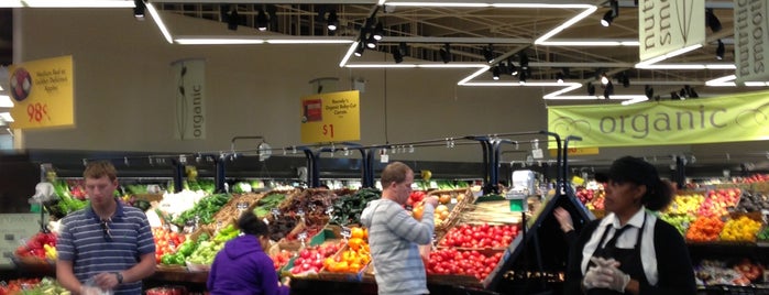 Mariano's Fresh Market is one of West Loop Essentials.