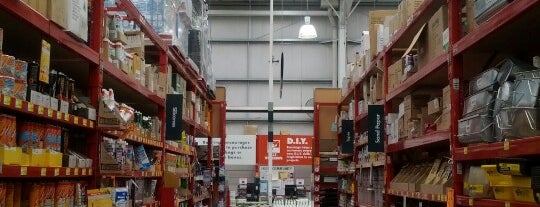 Bunnings Warehouse is one of Joanthon’s Liked Places.