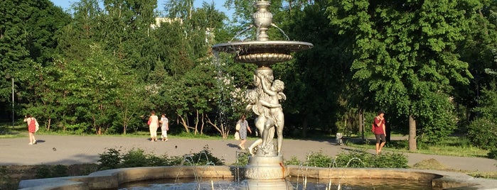 Leninskiy Garden is one of Места, где успела побывать.