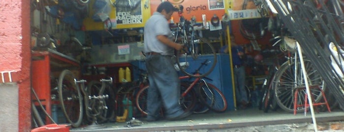 Casa Gloria Bicicletas is one of Lugares favoritos de Carlos.