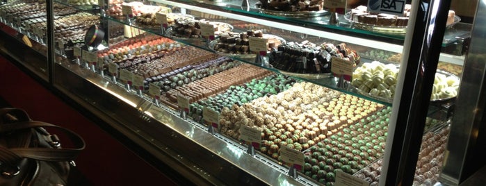 Yarra Valley Chocolaterie & Ice Creamery is one of สถานที่ที่บันทึกไว้ของ Megan.