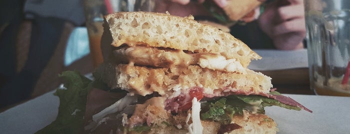 Bubada Club Sandwich and Burger is one of Sera D.'ın Beğendiği Mekanlar.