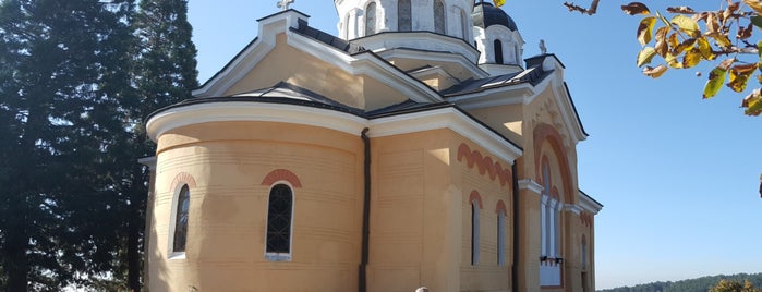 Църква Св. Георги Победоносец - Кремиковски манастир is one of Tempat yang Disukai Martin.