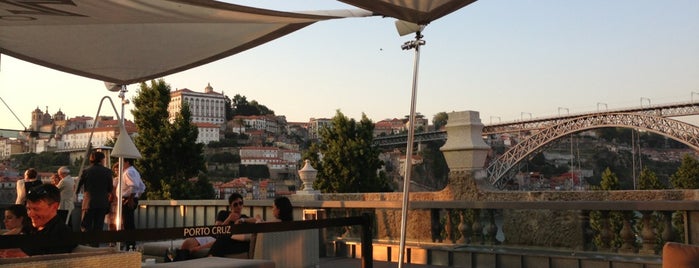 Porto Cruz is one of Bares & Chill Out (Grande Porto).