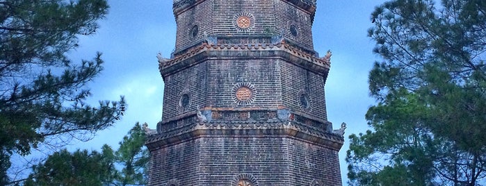 Chùa Thiên Mụ (Thien Mu Pagoda) is one of Orte, die Dmitry gefallen.
