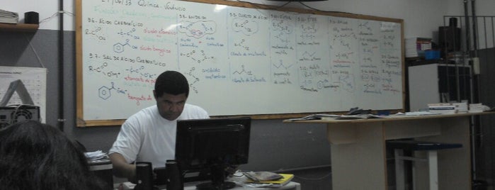 Laboratório de Química da ETEHL is one of Patrick.