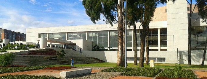 Centro Cultural Biblioteca Pública Julio Mario Santo Domingo is one of Guía de Bogotá.