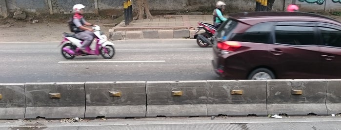 Halte TransJakarta Pancoran Barat is one of Gatot subroto, Semanggi, Kuningan.