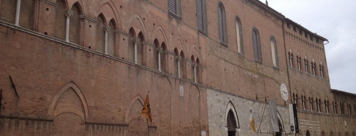 Santa Maria della Scala is one of Tempat yang Disimpan Fabio.