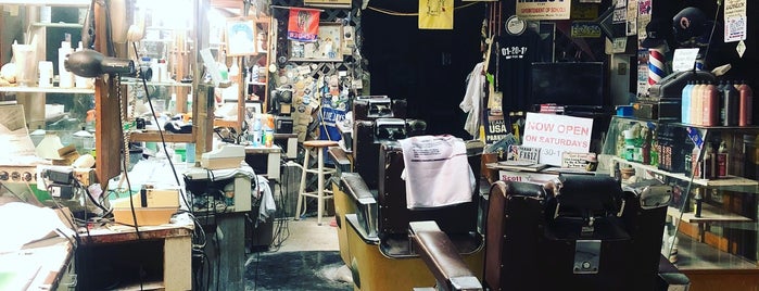 Esquire Barber Shop is one of Jay 님이 좋아한 장소.