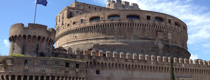Castillo Sant'Angelo is one of Roma en día y medio.
