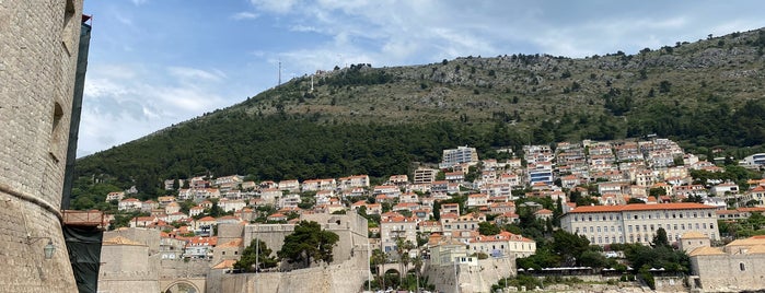 Gradska Luka (Old Port) is one of Dubrovnik 🏰.