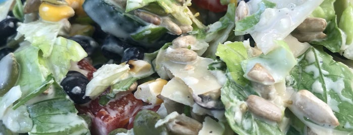 Evergreens Salad is one of สถานที่ที่ Vitamin Yi ถูกใจ.