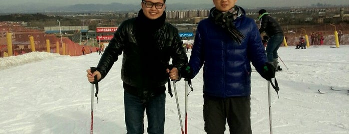 Jinhui Skiing is one of Ski & Snowboard China 滑雪和单板滑雪中国.