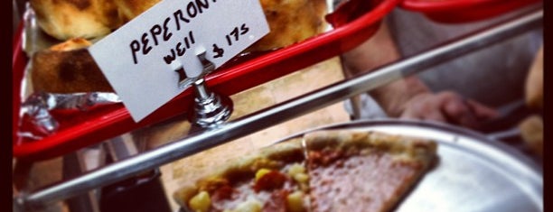 Joey's Pepperoni Pizza is one of Posti salvati di Kimmie.