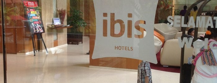ibis Hotel Solo is one of Tempat yang Disukai Hendra.