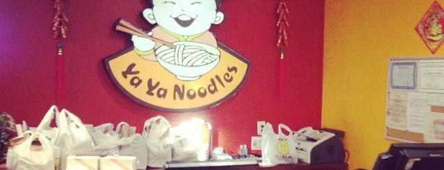 Ya Ya Noodles Chinese Restaurant is one of Angie'nin Beğendiği Mekanlar.
