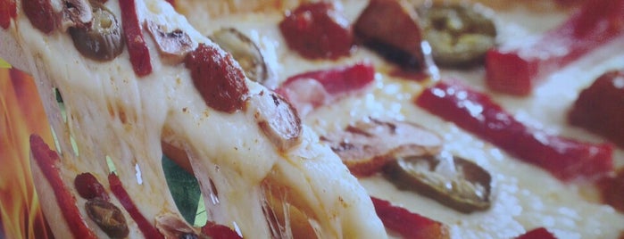 Domino's Pizza is one of Tempat yang Disimpan Okan.