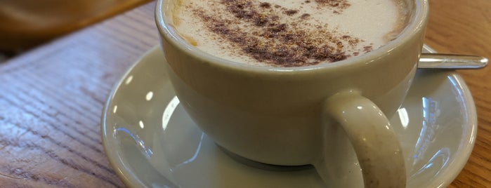 Brown's Café is one of Posti che sono piaciuti a mika.
