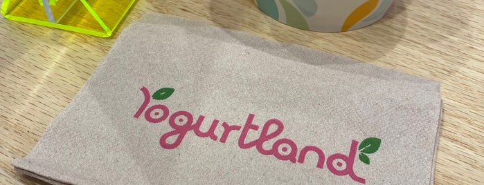Yogurtland is one of Andersさんのお気に入りスポット.