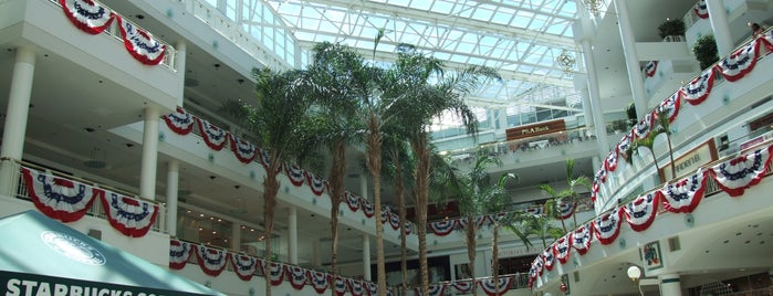 Fashion Centre at Pentagon City is one of Арлингтон.