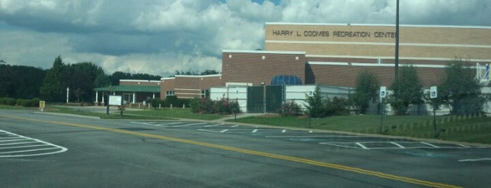 Harry L Coomes Recreation Center is one of Pati_us.