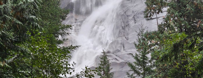Shannon Falls Provincial Park is one of Lugares favoritos de Fabiola.