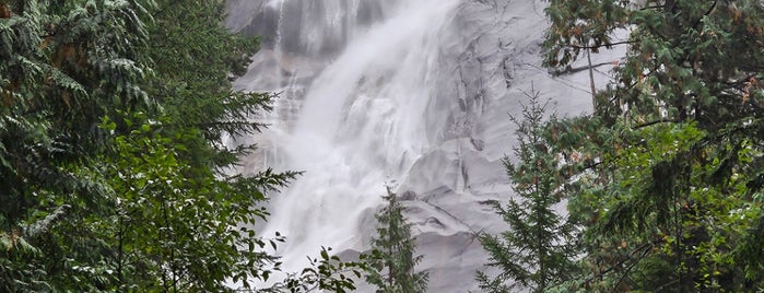 Shannon Falls Provincial Park is one of Orte, die Fabiola gefallen.