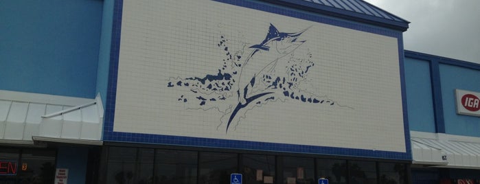 Blue Marlin Supermarket is one of Locais curtidos por Andrea.