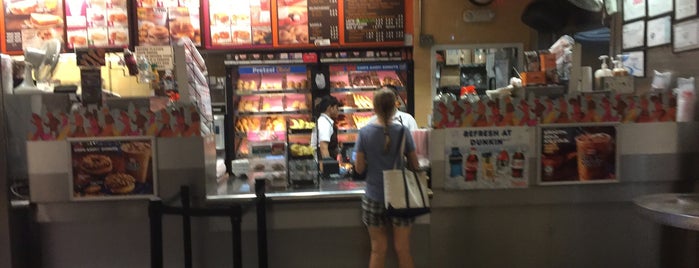 Dunkin' is one of สถานที่ที่ Mike ถูกใจ.