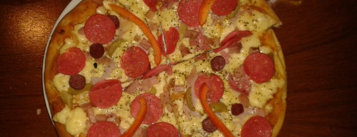 Renzos Pizza is one of Cajamarca - Perú.