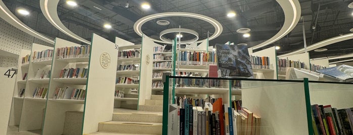 Bukit Panjang Public Library is one of Mall public libraries.