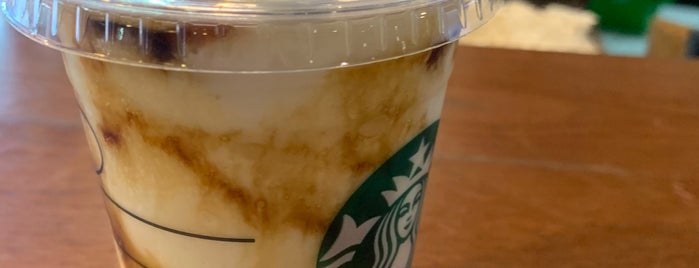 Starbucks is one of Aomさんのお気に入りスポット.