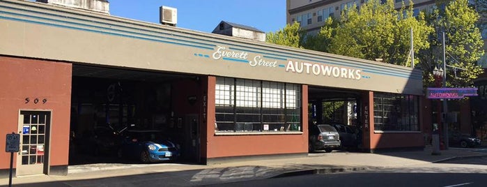 Everett Street Autoworks is one of Lugares favoritos de Ted.