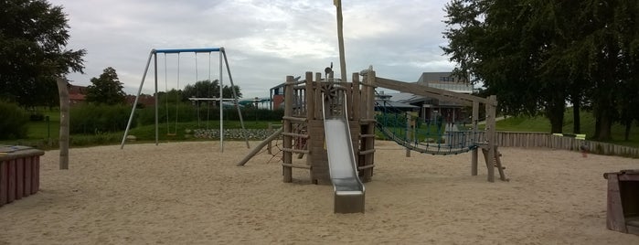 Spielplatz am Schwimmbad is one of Lucaさんのお気に入りスポット.