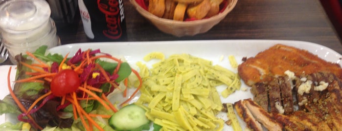 Green Salads is one of Lugares favoritos de Saadet.
