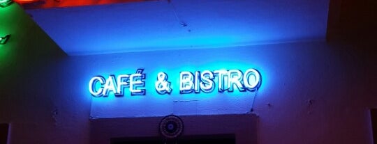 Chill Out  Cafe & Bistro is one of Tempat yang Disukai Elif.