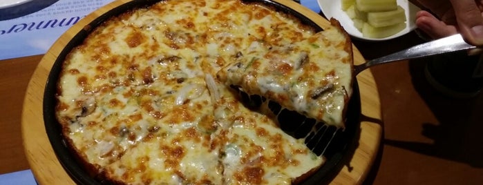 PIZZA HILL is one of 서울EATS♡.