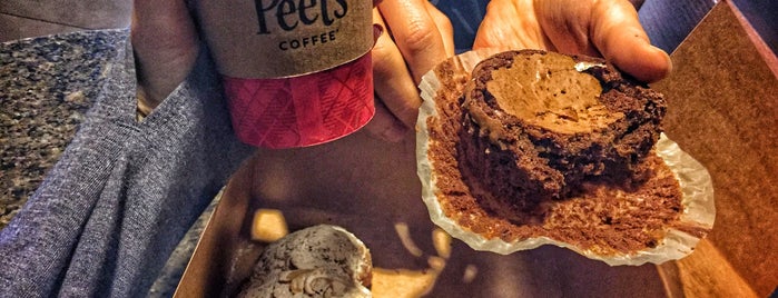 Peet's Coffee & Tea is one of Must-visit Food in Vancouver.