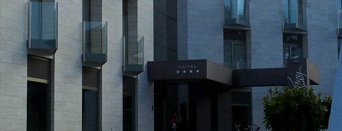 Hotel Can Galvany is one of барса.
