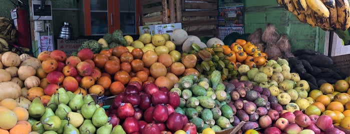 Mercado N°2 de Surquillo is one of 🥙🌮🌯🥗 Market Food 🍳🍕🌭🍖.