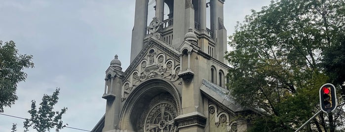 Parroquia de la Sagrada Familia is one of Favoritos.