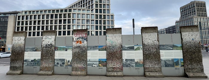 Berliner Mauer am Potsdamer Platz is one of Posti che sono piaciuti a Selin.